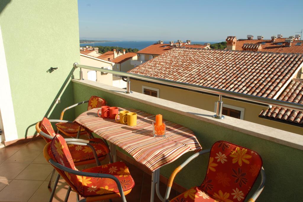 Apartments Green Village Premantura Habitación foto