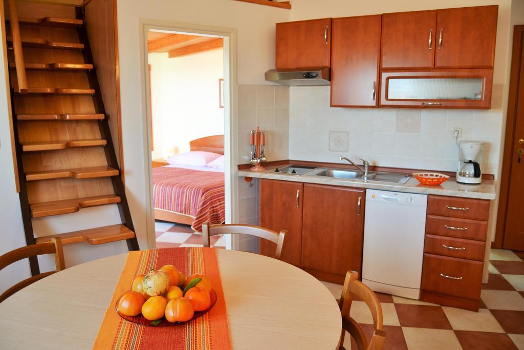 Apartments Green Village Premantura Habitación foto