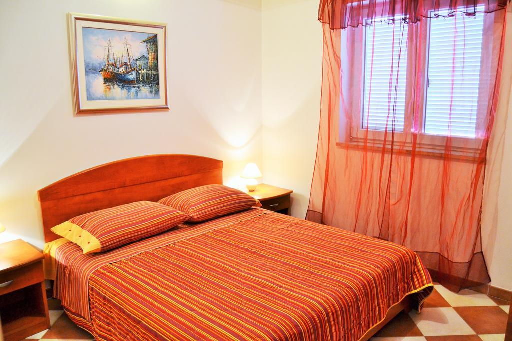 Apartments Green Village Premantura Habitación foto