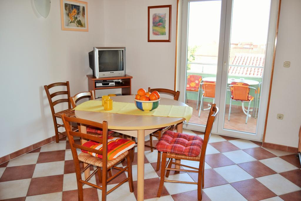 Apartments Green Village Premantura Habitación foto