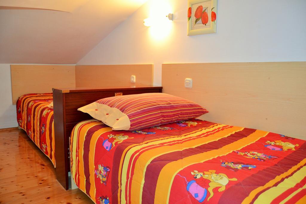 Apartments Green Village Premantura Habitación foto