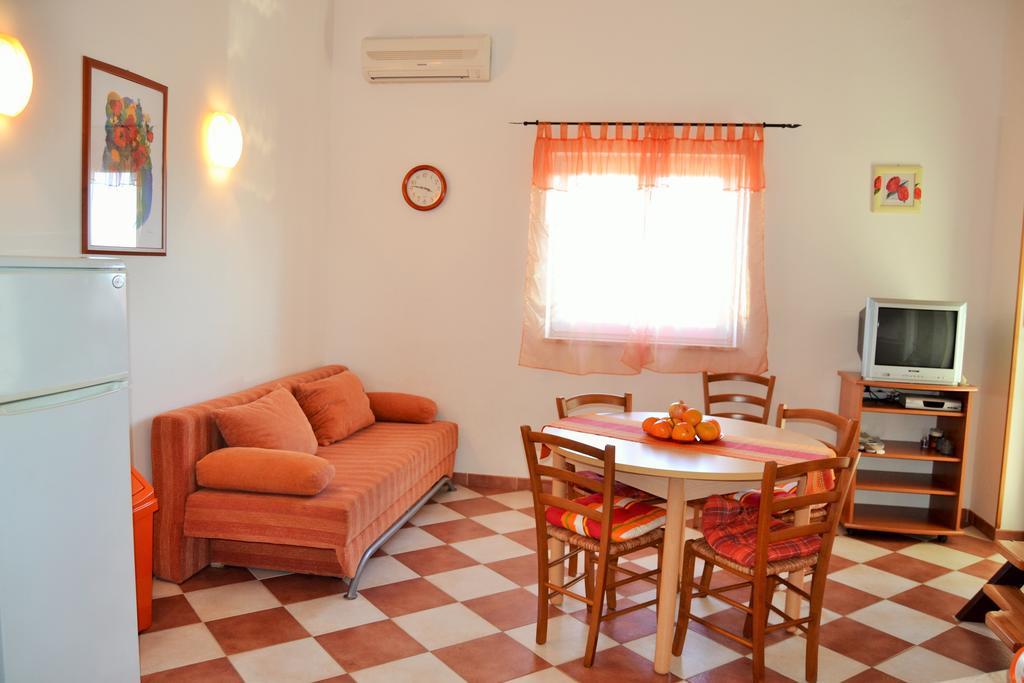 Apartments Green Village Premantura Habitación foto