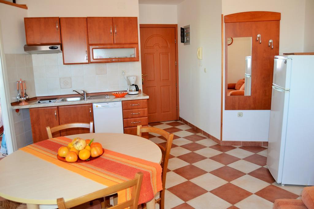 Apartments Green Village Premantura Habitación foto