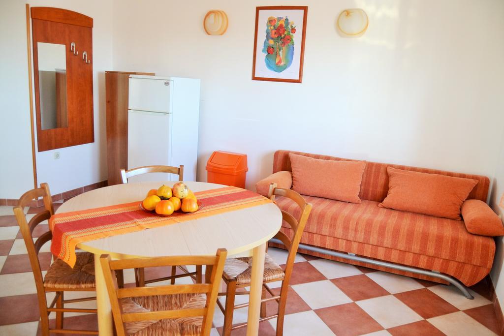 Apartments Green Village Premantura Habitación foto