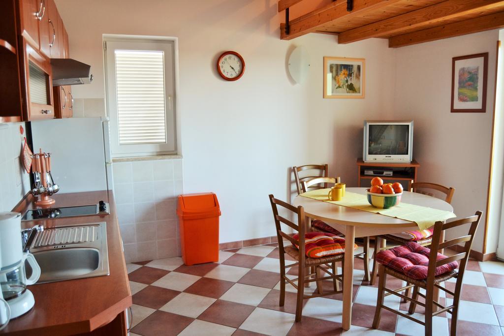 Apartments Green Village Premantura Habitación foto
